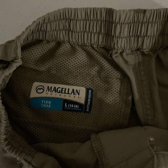 Magellan Outdoors Shorts Fish Gear Water Repellant Tan Kid’s Size Large (14-16) - Picture 9 of 11